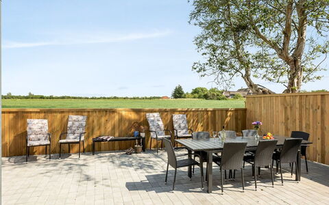 Iina - 13Km from the Sea: Bleu, Arbuste, Chalet, Couverture De Sol, Jardin, Biens, Ombre, Aménagement Paysager, Ferme, Eco Hôtel