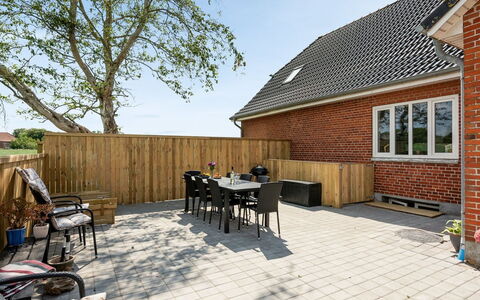 Iina - 13Km from the Sea: Bleu, Arbuste, Chalet, Couverture De Sol, Jardin, Biens, Ombre, Aménagement Paysager, Ferme, Eco Hôtel