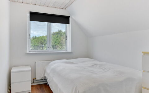 Iina - 13Km from the Sea: Design Intérieur, Chambre, Lit, Plafond, Bois, Sol, Sol, Literie, Drap De Lit, Meubles