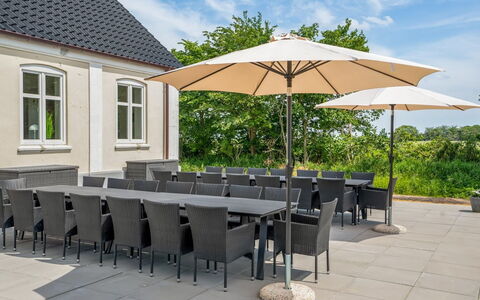 Niki - 15Km from the Sea: Bleu, Arbuste, Chalet, Couverture De Sol, Jardin, Biens, Ombre, Aménagement Paysager, Ferme, Eco Hôtel