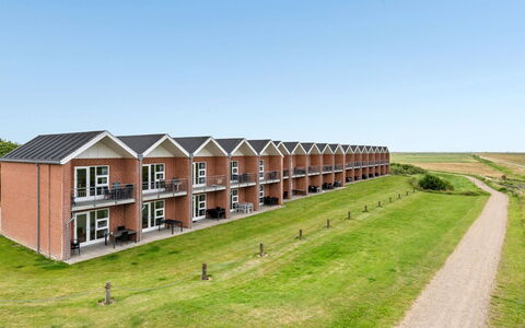 Sofija: Bleu, Arbuste, Chalet, Couverture De Sol, Jardin, Biens, Ombre, Aménagement Paysager, Ferme, Eco Hôtel