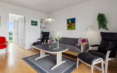 Sofija: Meubles, Design Intérieur, Sol, Sol, Canapé, Bois, Table, Salon, Pièce, Plafond