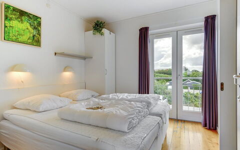 Sofija: Chambre, Design Intérieur, Lit, Domicile, Plafond, Sol, Appartement, Literie, Drap De Lit, Cadre De Lit
