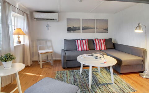 Segut: Meubles, Design Intérieur, Chaise, Sol, Table, Recours, Sol, Plafond, Pièce, Eco Hôtel