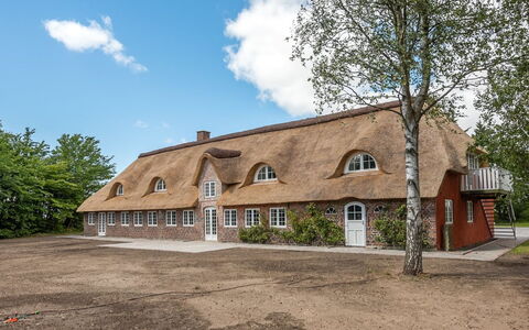 Alitta - 27Km from the Sea: Toit, Maison, Lot Terre, Domicile, Chalet, Biens, Batiments Jardin, Ombre, Cabane En Rondins, Aménagement Paysager