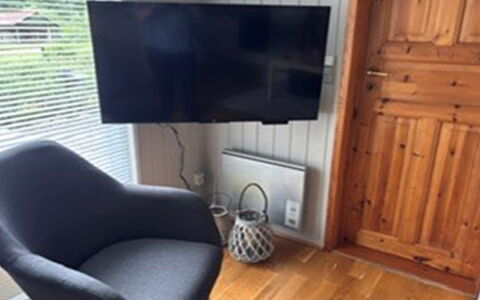 Saima - 25Km from the Sea: Meubles, Design Intérieur, Sol, Bois, Sol, Salon, Appareil Électronique, Éclairage, Télévision, Domicile