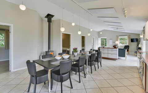 Najdenka - 25Km from the Sea: Toit, Maison, Domicile, Chalet, Porte, Siding, Biens, Pelouse, Cour, Porche