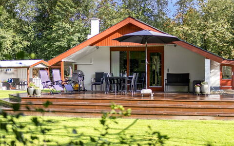 Carlene - 25Km from the Sea: Meubles, Design Intérieur, Sol, Bois, Sol, Plafond, Parquet, Chaise, Table, Éclairage