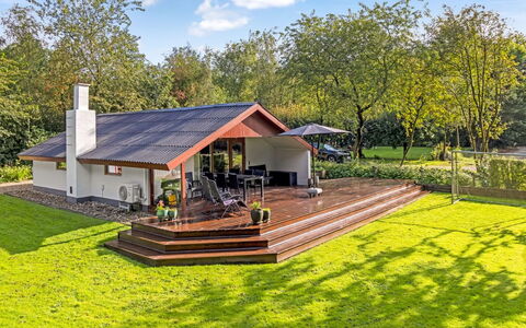 Carlene - 25Km from the Sea: Meubles, Design Intérieur, Sol, Bois, Sol, Plafond, Parquet, Chaise, Table, Éclairage