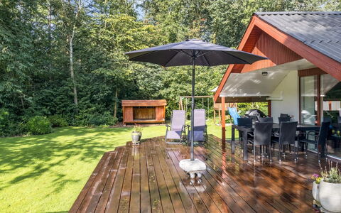 Carlene - 25Km from the Sea: Meubles, Design Intérieur, Sol, Bois, Sol, Plafond, Parquet, Chaise, Table, Éclairage