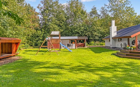 Carlene - 25Km from the Sea: Meubles, Design Intérieur, Sol, Bois, Sol, Plafond, Parquet, Chaise, Table, Éclairage