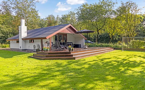 Carlene - 25Km from the Sea: Meubles, Design Intérieur, Sol, Bois, Sol, Plafond, Parquet, Chaise, Table, Éclairage