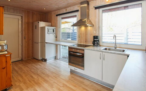 Edy - 25Km from the Sea: Bois, Cuisine, Plafond, Sol, Design Intérieur, Principaux Appliance, Sol, Comptoir, Appareil De Cuisine, Pièce