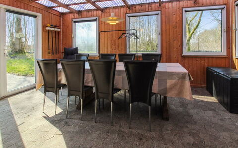 Edy - 25Km from the Sea: Bois, Meubles, Dur, Tache De Bois, Plafond, Chaise, Porche, Ombre, Verre, Batiments Jardin