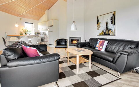 Jani - 25Km from the Sea: Canapé, Design Intérieur, Sol, Salon, Bois, Meubles, Sol, Plafond, Pièce