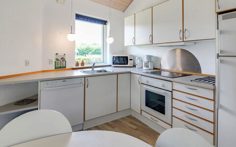 Jani - 25Km from the Sea: Design Intérieur, Sol, Cuisine, Bois, Plafond, Sol, Comptoir, Luminaire, Appareil De Cuisine, Éclairage