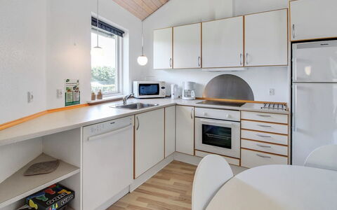 Jani - 25Km from the Sea: Design Intérieur, Bois, Plafond, Sol, Sol, Cuisine, Pièce, Éclairage, Comptoir, Domicile
