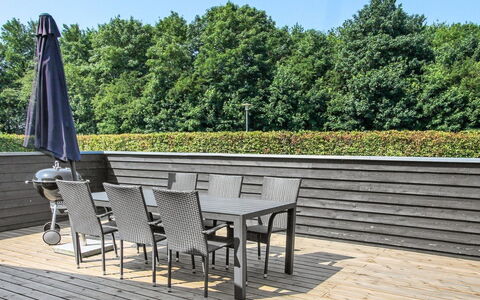 Jani - 25Km from the Sea: Chalet, Domicile, Maison, Toit, Porche, Biens, Siding, Batiments Jardin, Ferme, Cour
