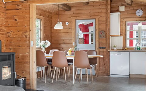 Rasmus - 29Km from the Sea: Meubles, Bois, Sol, Design Intérieur, Cuisine, Sol, Domicile, Plafond, Pièce, Porte