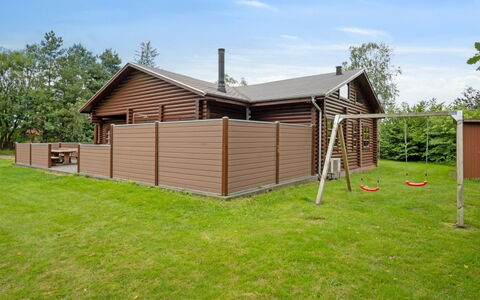 Frederica - 30Km from the Sea: Domicile, Chalet, Porche, Dur, Siding, Plate-Forme, Ombre, Planche, Biens, Batiments Jardin