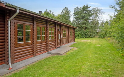 Frederica - 30Km from the Sea: Domicile, Chalet, Porche, Dur, Siding, Plate-Forme, Ombre, Planche, Biens, Batiments Jardin