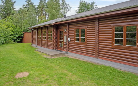 Frederica - 30Km from the Sea: Domicile, Chalet, Porche, Dur, Siding, Plate-Forme, Ombre, Planche, Biens, Batiments Jardin
