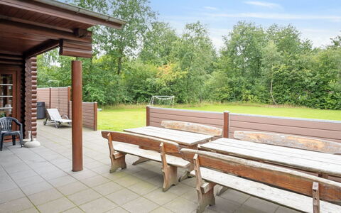 Frederica - 30Km from the Sea: Domicile, Chalet, Porche, Dur, Siding, Plate-Forme, Ombre, Planche, Biens, Batiments Jardin