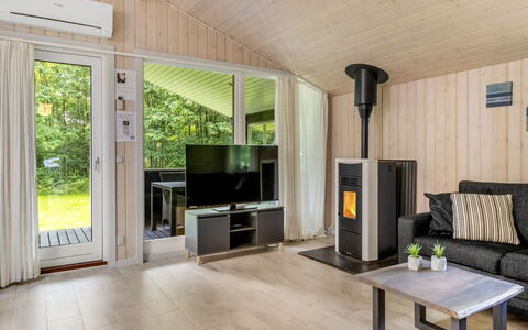 Jutta - 28Km from the Sea: Bois, Sol, Design Intérieur, Plafond, Sol, Pièce, Parquet, Dur, Électroménager, Salon