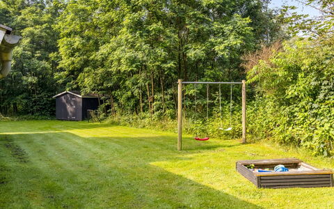 Jutta - 28Km from the Sea: Herbe, Jardin, Arbuste, Lot Terre, Pelouse, Couverture De Sol, Arrière-Cour, Ombre, Aménagement Paysager