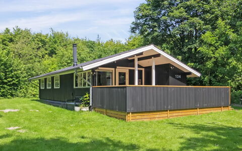 Jutta - 28Km from the Sea: Maison, Toit, Domicile, Chalet, Siding, Ombre, Porche, Pelouse, Batiments Jardin, Biens