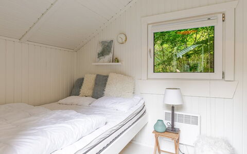 Swenki - 29Km from the Sea: Bois, Sol, Sol, Design Intérieur, Chambre, Plafond, Domicile, Pièce, Lit, Literie