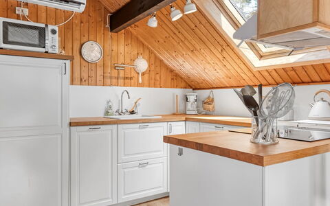 Hilla - 31Km from the Sea: Cuisine, Bois, Design Intérieur, Sol, Cabinetry, Comptoir, Principaux Appliance, Meubles, Appareil De Cuisine, Plafond