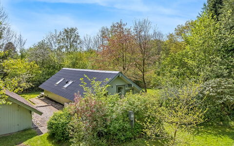 Hilla - 31Km from the Sea: Arbuste, Chalet, Zone Rurale, Couverture De Sol, Jardin, Ferme, Pelouse, Prairie, Biens, Aménagement Paysager
