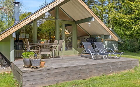 Hilla - 31Km from the Sea: Chalet, Domicile, Batiments Jardin, Siding, Cabanon, Biens, Jardin, Dur, Ombre, Cour