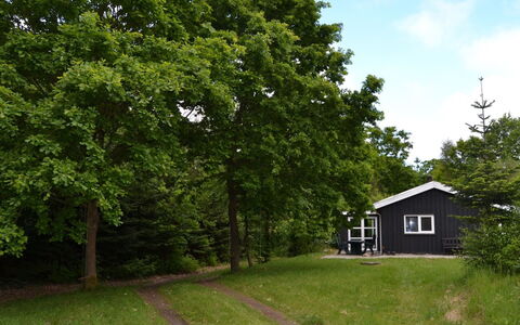 Josina - 32Km from the Sea: Feuille, Branche, Domicile, Chalet, Pelouse, Ombre, Cabanon, Jardin, Batiments Jardin, Cour