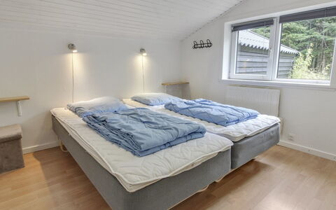 Josina - 32Km from the Sea: Chambre, Lit, Literie, Drap De Lit, Linge, Sol, Cadre De Lit, Plafond, Oreiller, Matelas