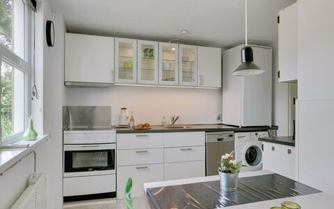 Øthi: Cuisine, Appareil De Cuisine, Comptoir, Design Intérieur, Sol, Principaux Appliance, Cabinetry, Plafond, Meubles, Luminaire