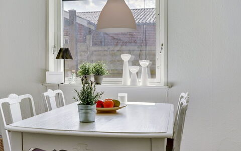 Øthi: Meubles, Design Intérieur, Sol, Table, Bois, Sol, Plafond, Salle À Manger, Table Cuisine Et Salle A Manger, Luminaire