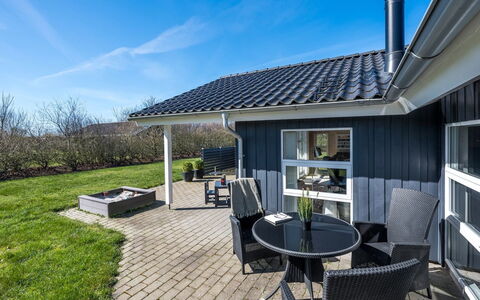 Haagen - 600M to the Fjord: Meubles, Design Intérieur, Sol, Bois, Sol, Plafond, Parquet, Chaise, Table, Éclairage