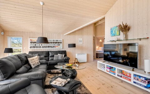 Haagen - 600M to the Fjord: Meubles, Design Intérieur, Sol, Bois, Sol, Plafond, Parquet, Chaise, Table, Éclairage