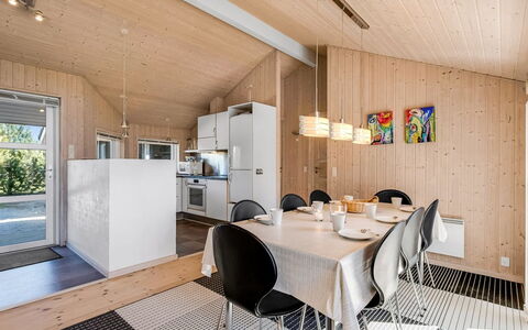 Haagen - 600M to the Fjord: Meubles, Design Intérieur, Sol, Bois, Sol, Plafond, Parquet, Chaise, Table, Éclairage