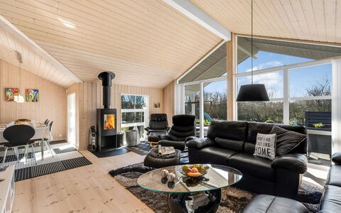 Haagen - 600M to the Fjord: Meubles, Design Intérieur, Sol, Bois, Sol, Plafond, Parquet, Chaise, Table, Éclairage
