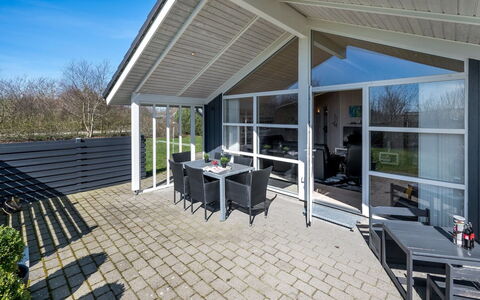Haagen - 600M to the Fjord: Meubles, Design Intérieur, Sol, Bois, Sol, Plafond, Parquet, Chaise, Table, Éclairage