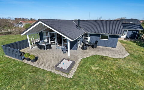 Haagen - 600M to the Fjord: Meubles, Design Intérieur, Sol, Bois, Sol, Plafond, Parquet, Chaise, Table, Éclairage