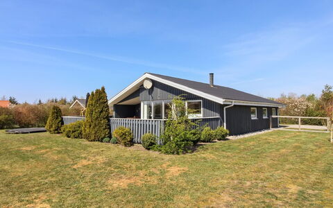 Benjamina - 530M to the Fjord: Maison, Domicile, Toit, Zone Résidentielle, Chalet, Biens, Aménagement Paysager, Ferme, Pelouse, Siding
