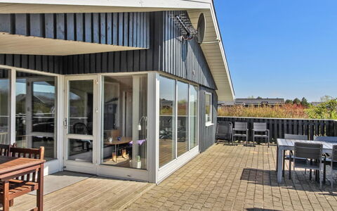 Benjamina - 530M to the Fjord: Meubles, Design Intérieur, Sol, Bois, Sol, Plafond, Parquet, Chaise, Table, Éclairage