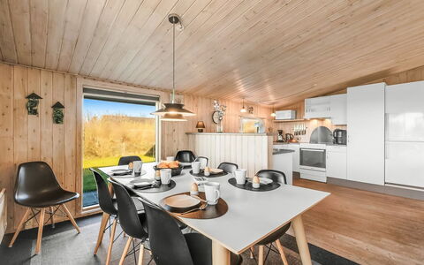 Benjamina - 530M to the Fjord: Meubles, Design Intérieur, Sol, Bois, Sol, Plafond, Parquet, Chaise, Table, Éclairage