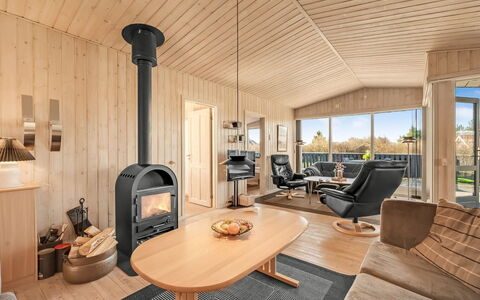 Benjamina - 530M to the Fjord: Meubles, Design Intérieur, Sol, Bois, Sol, Plafond, Parquet, Chaise, Table, Éclairage