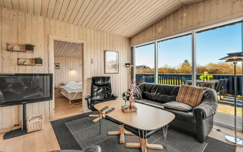 Benjamina - 530M to the Fjord: Meubles, Design Intérieur, Sol, Bois, Sol, Plafond, Parquet, Chaise, Table, Éclairage