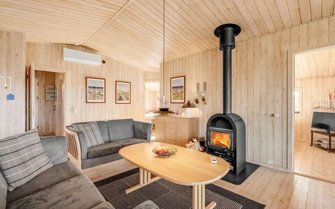 Benjamina - 530M to the Fjord: Meubles, Design Intérieur, Sol, Bois, Sol, Plafond, Parquet, Chaise, Table, Éclairage